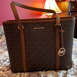 Michael Kors Jet Set Travel Large Logo Tote. NWOT. Brown.